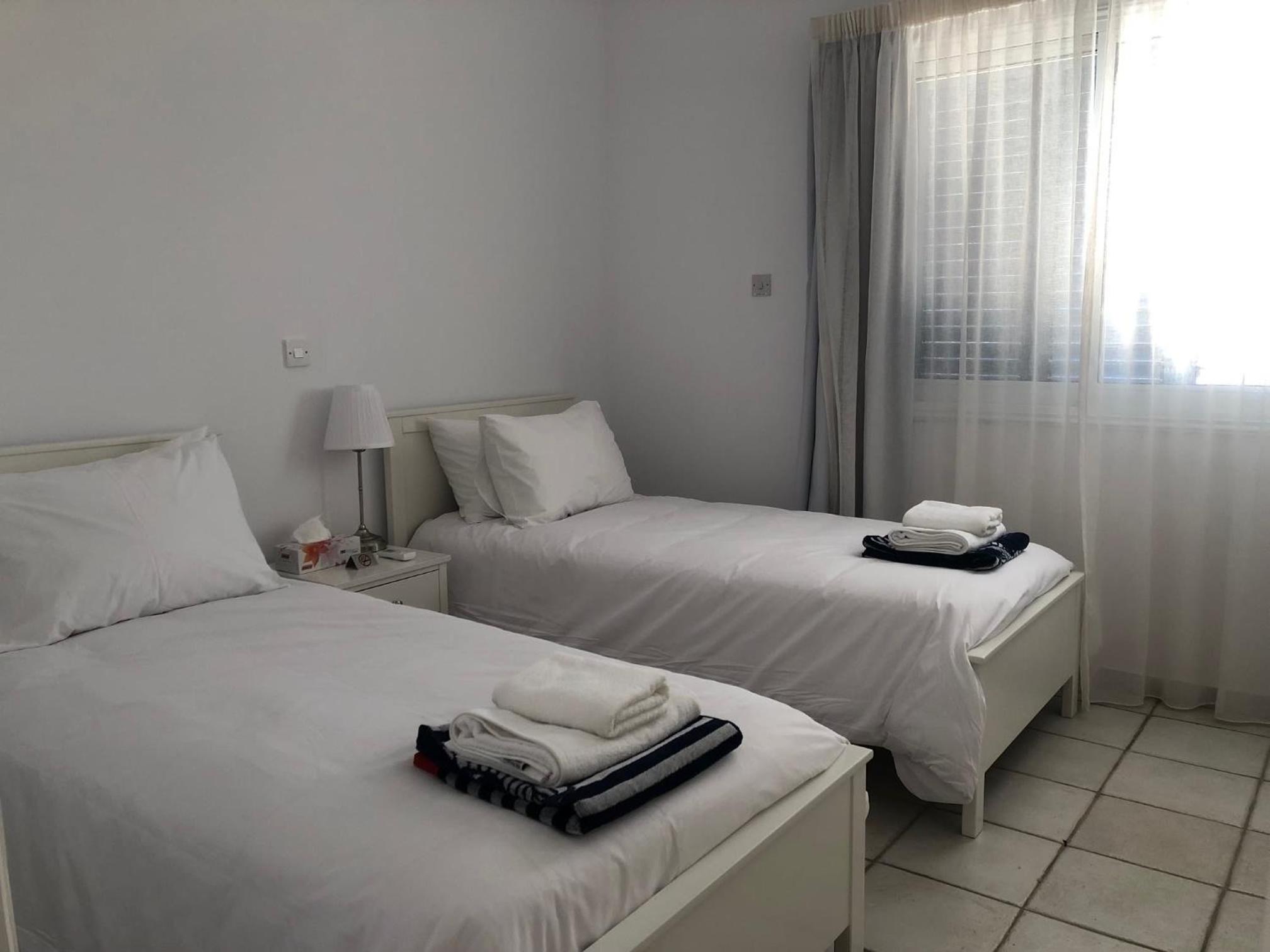 Kings Palace - Modern, sunny 2 bed ground floor with sea views