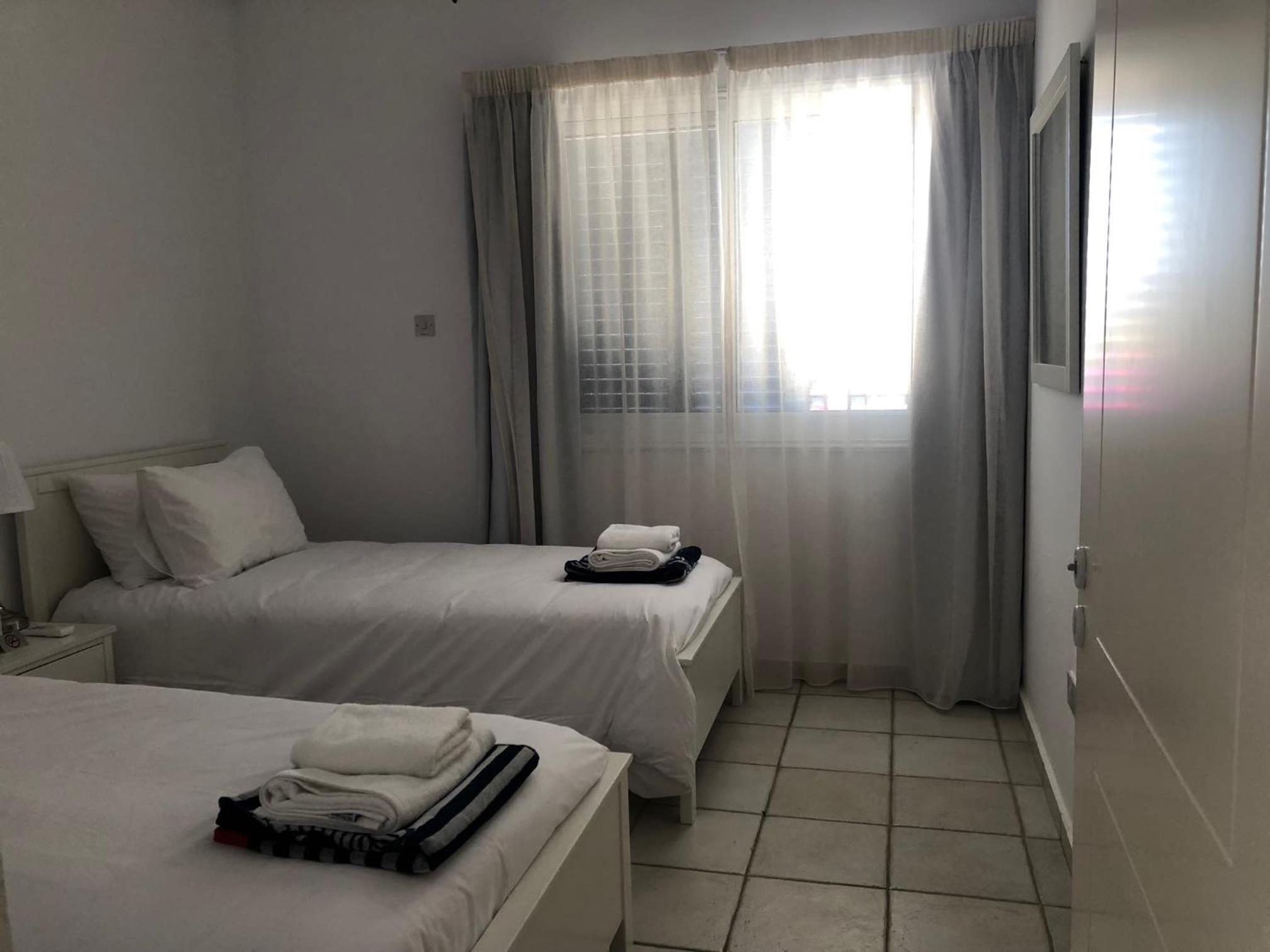 Kings Palace - Modern, sunny 2 bed ground floor with sea views
