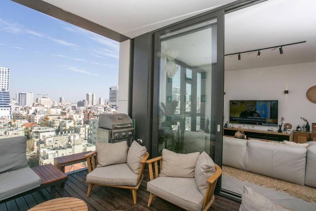 Luxury 2BR Beachfront Apartment view 5