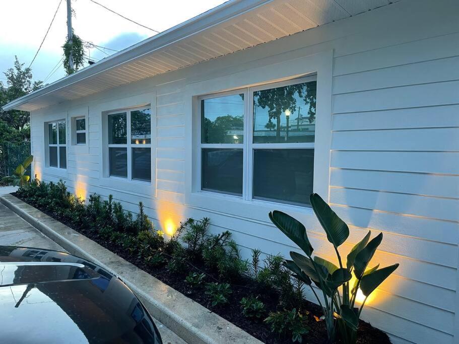 Downtown WPB studio D - w full kitchen view 2