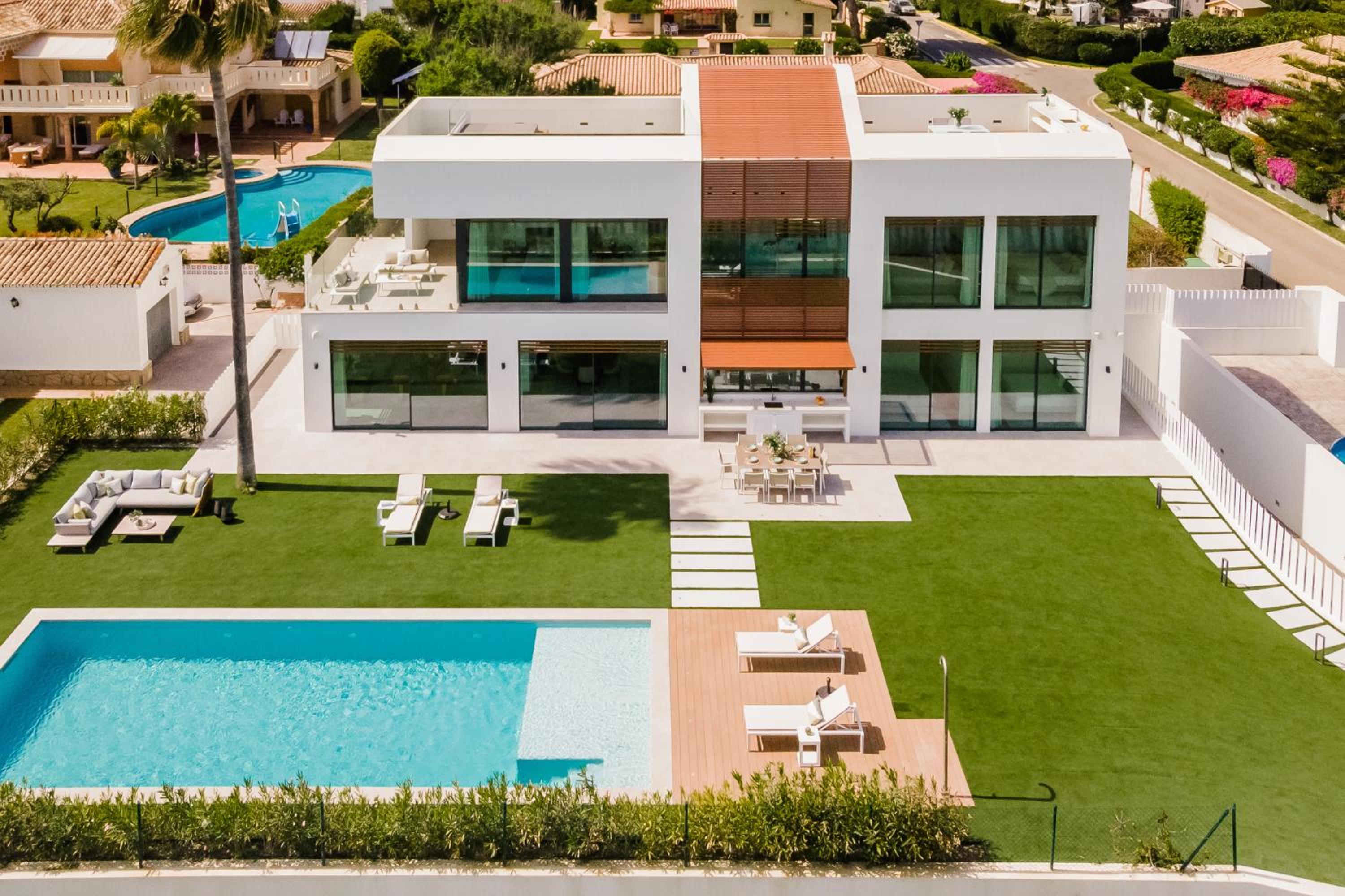 VACATION MARBELLA I Villa Imare Waterfront, Beachfront Villa, Rooftop Jacuzzi, Indoor Spa