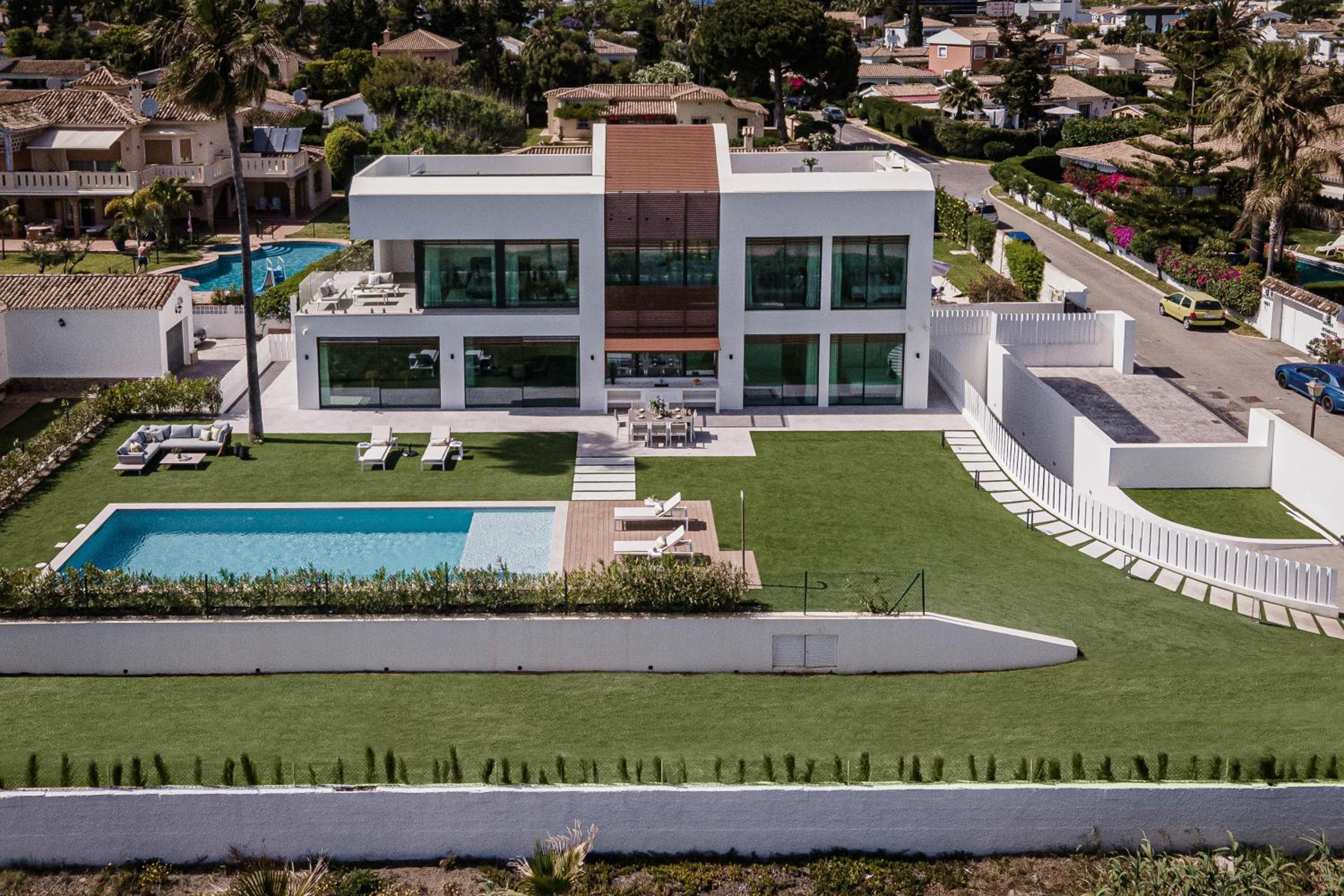 VACATION MARBELLA I Villa Imare Waterfront, Beachfront Villa, Rooftop Jacuzzi, Indoor Spa