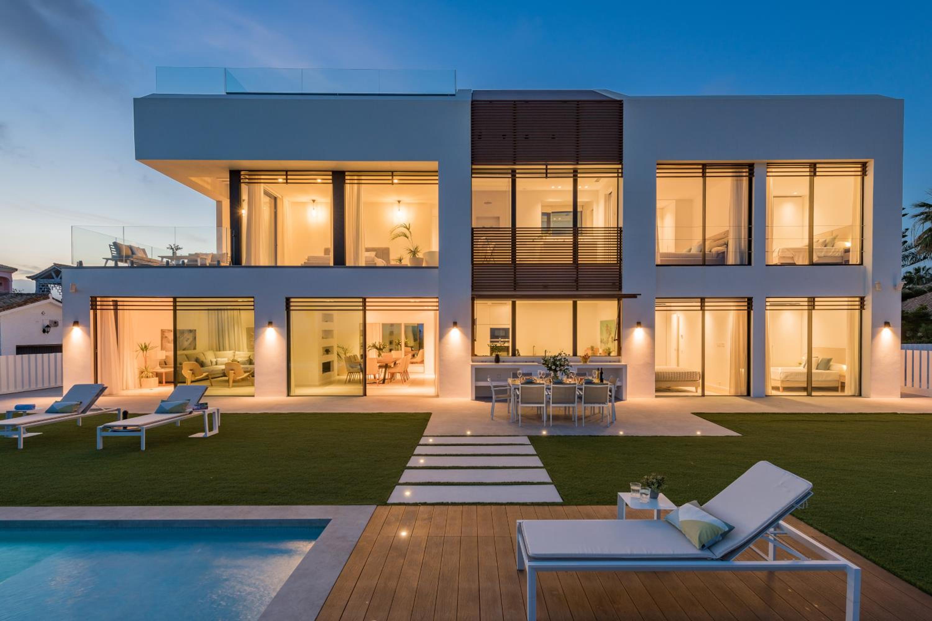 VACATION MARBELLA I Villa Imare Waterfront, Beachfront Villa, Rooftop Jacuzzi, Indoor Spa