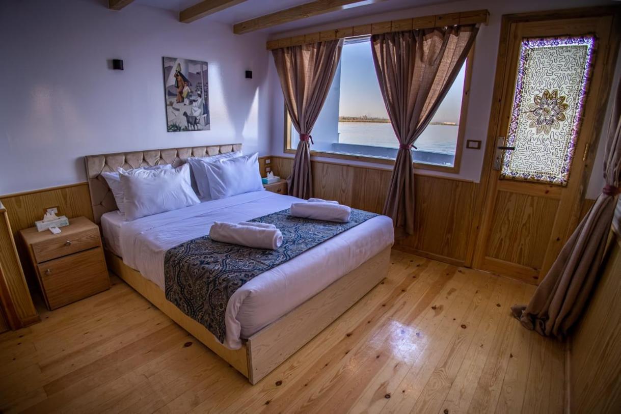 Dahabiya Akhnaton Every Monday from Esna to Aswan for 4 Nights