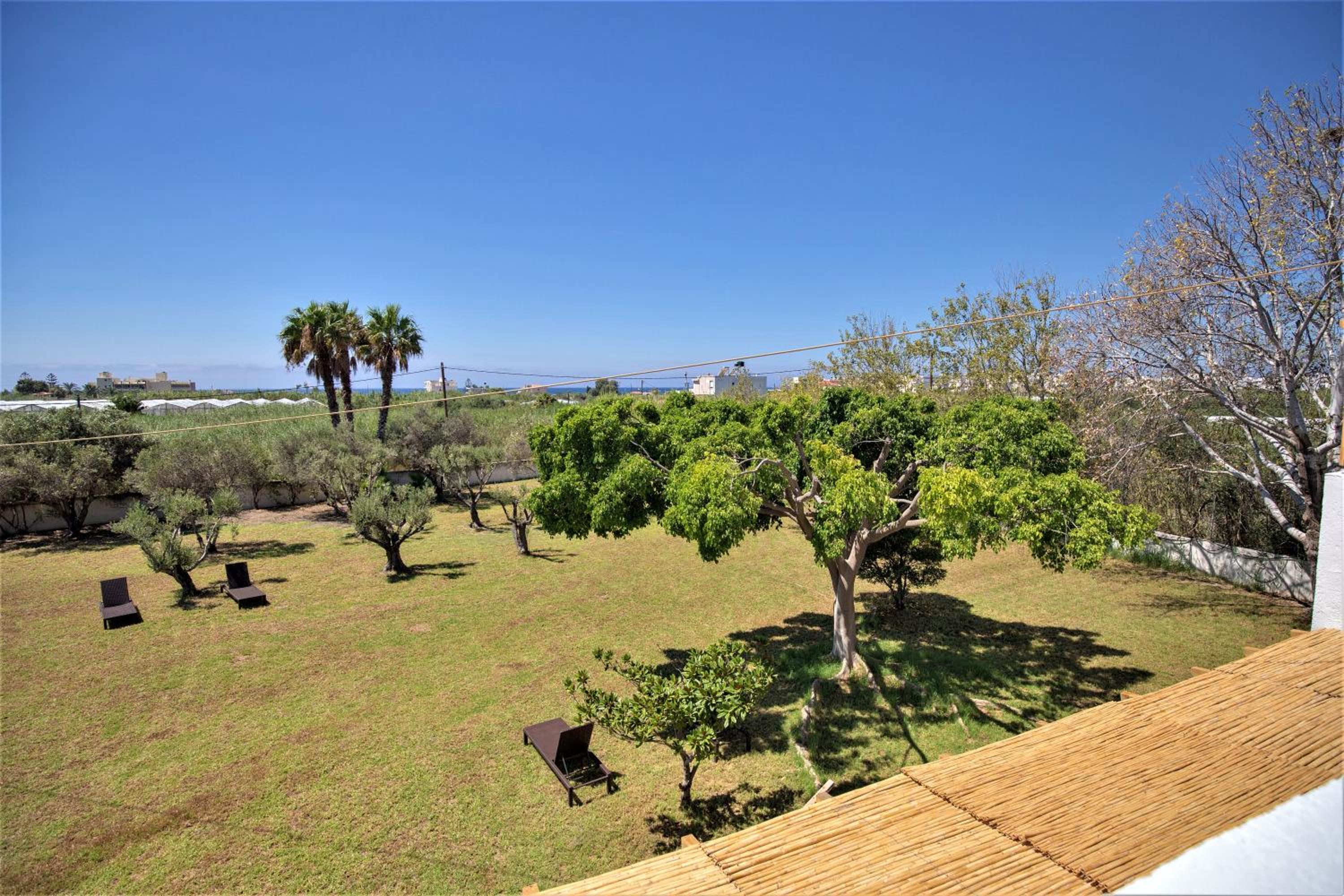 Villa Komorebi Detached 3 Bedroom Grand Estate, 2500m2 Private Garden, Walk to Beach & Town