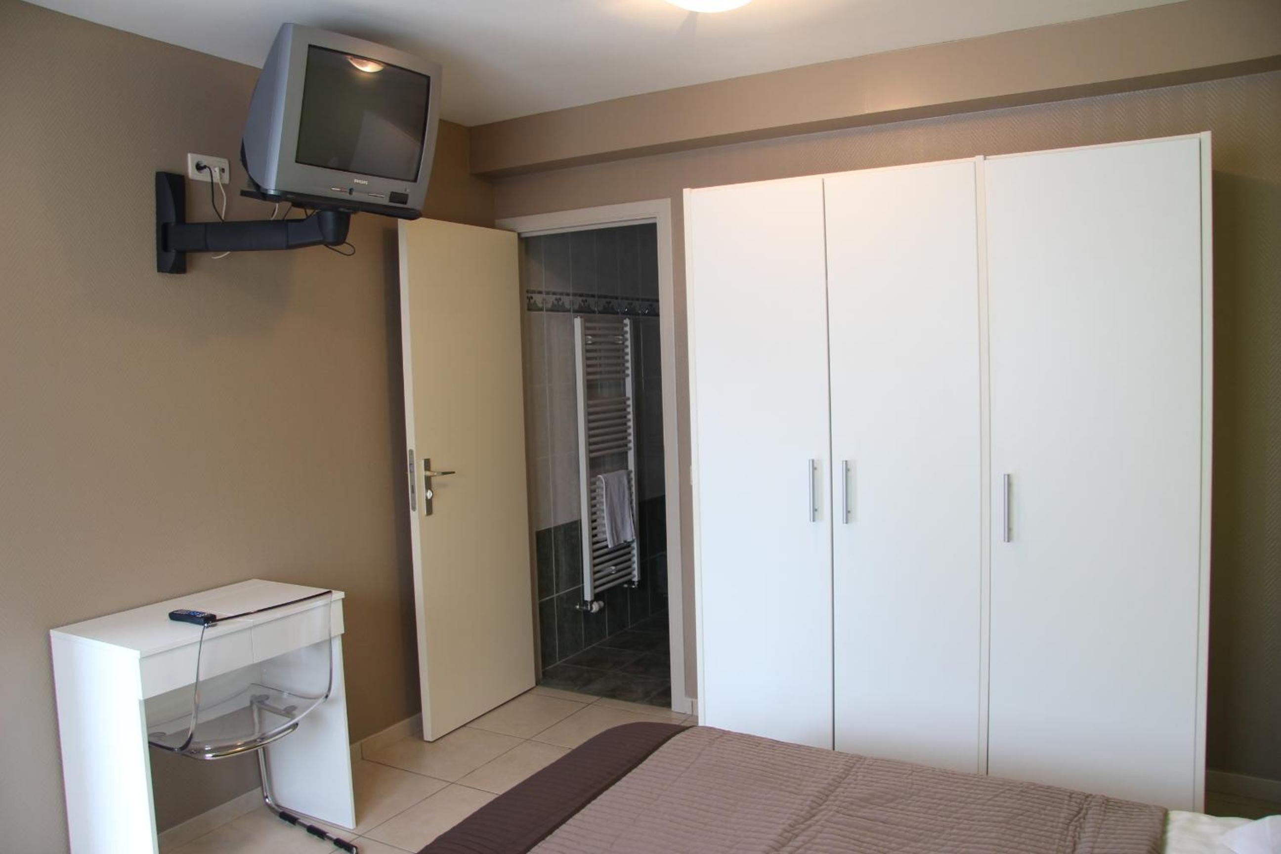 Photo 10
