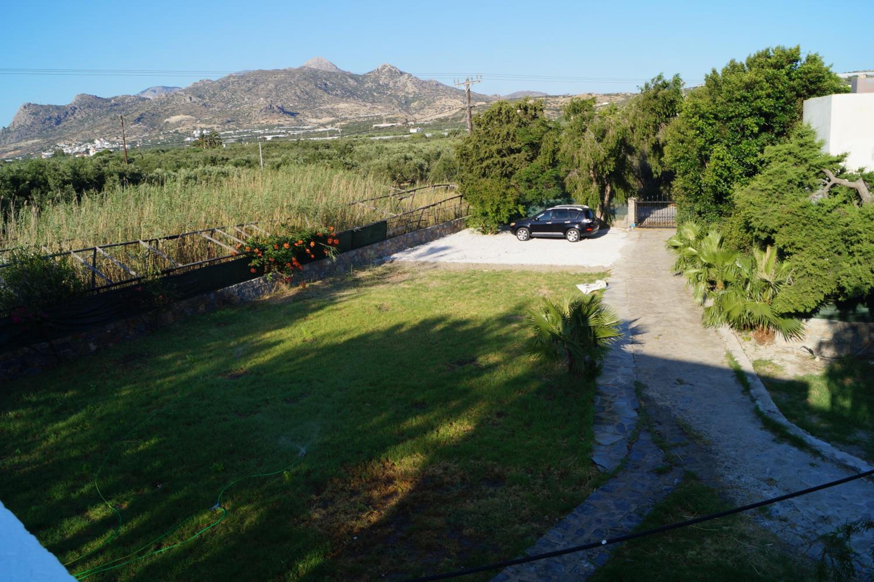 Villa Komorebi Detached 3 Bedroom Grand Estate, 2500m2 Private Garden, Walk to Beach & Town