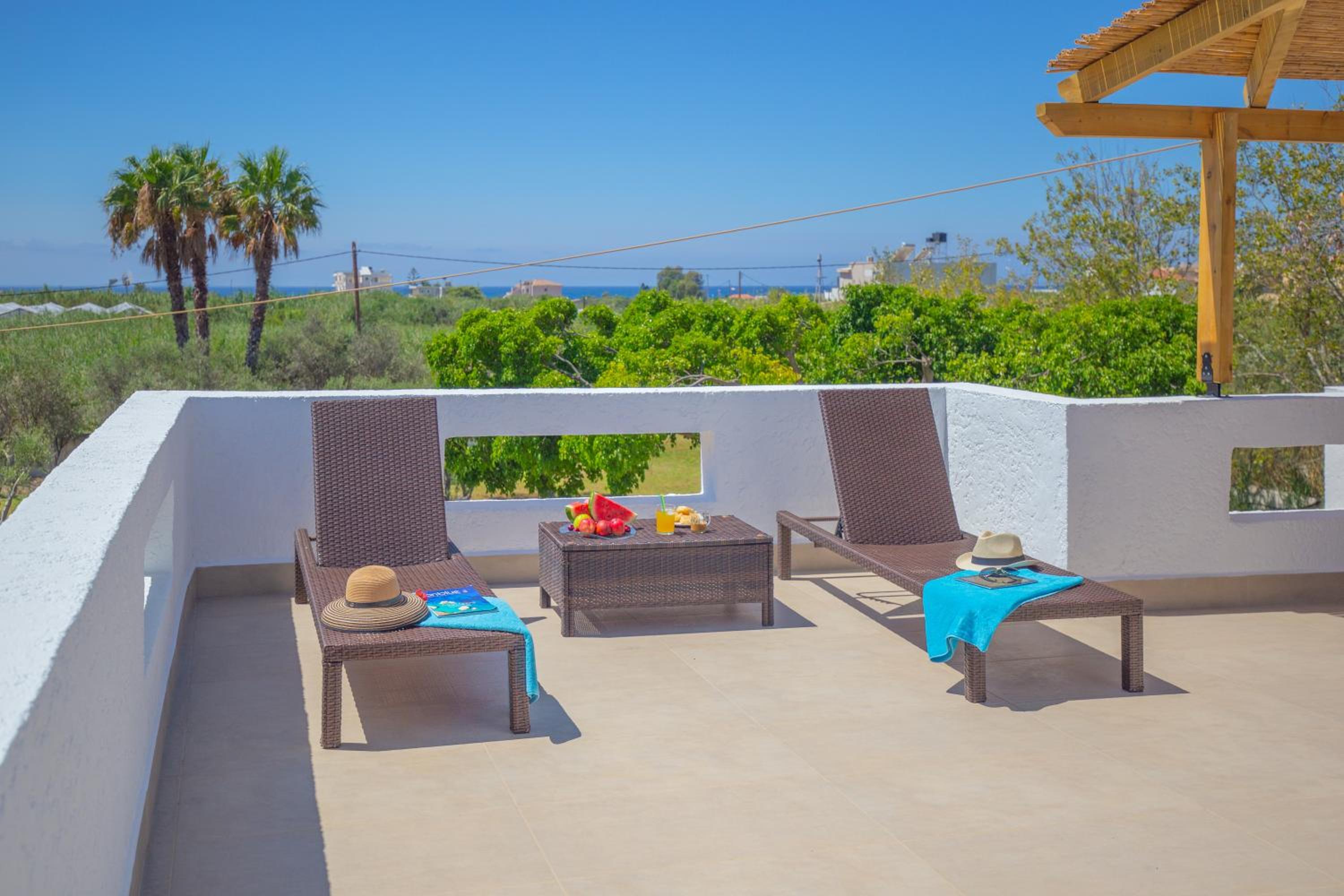 Villa Komorebi Detached 3 Bedroom Grand Estate, 2500m2 Private Garden, Walk to Beach & Town