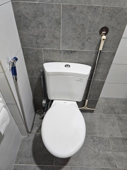 Charming 3BR Podium 7pax Walk to Aeon photo 5