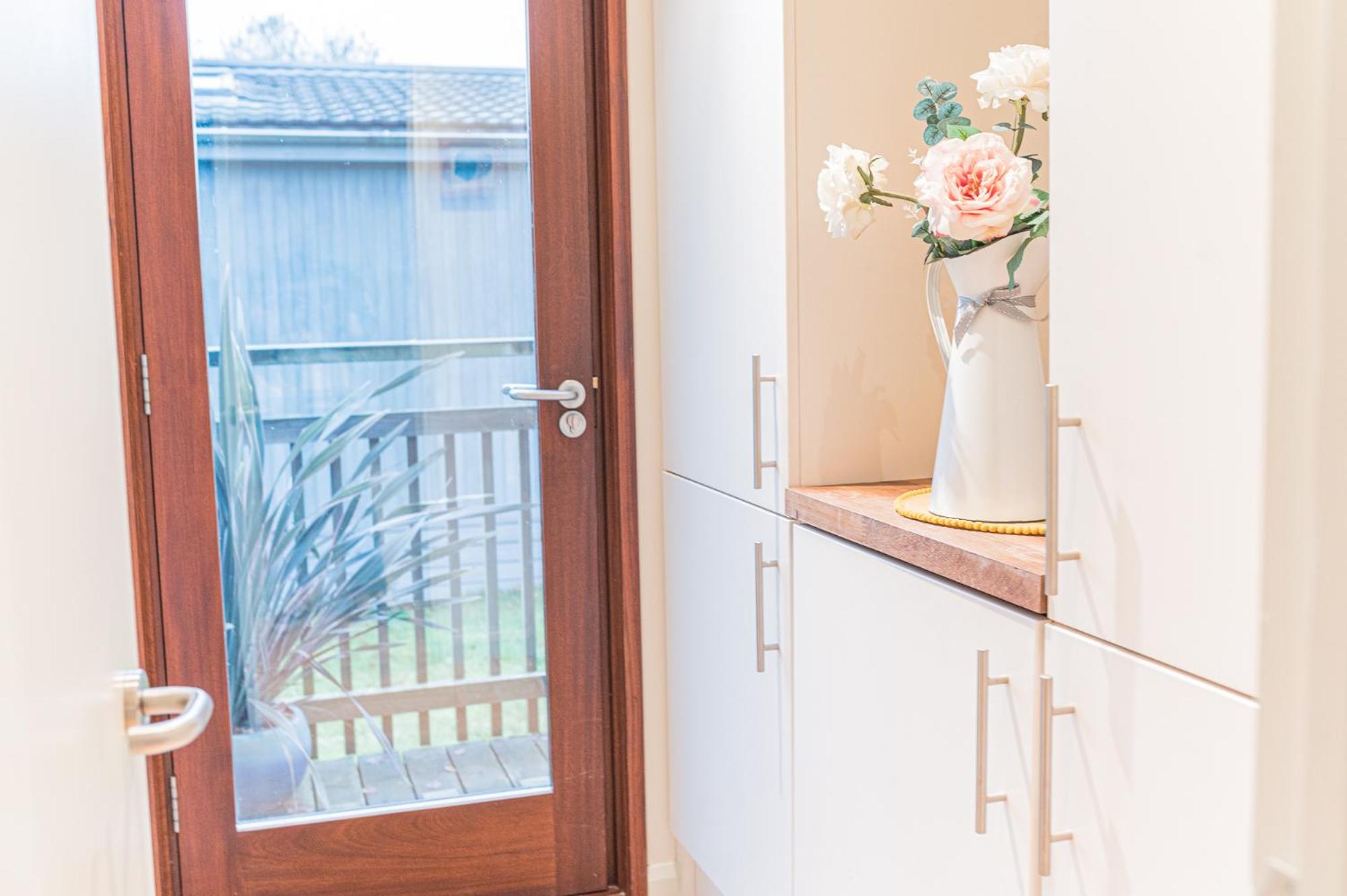 Family friendly, lovely Lakeland lodge with private parking and a patio