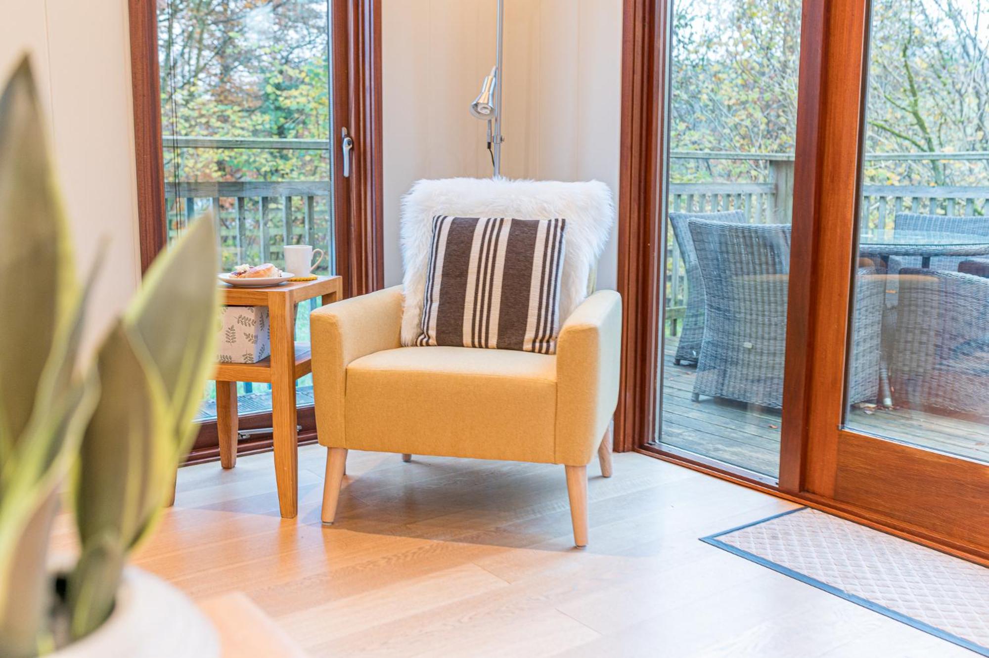 Family friendly, lovely Lakeland lodge with private parking and a patio