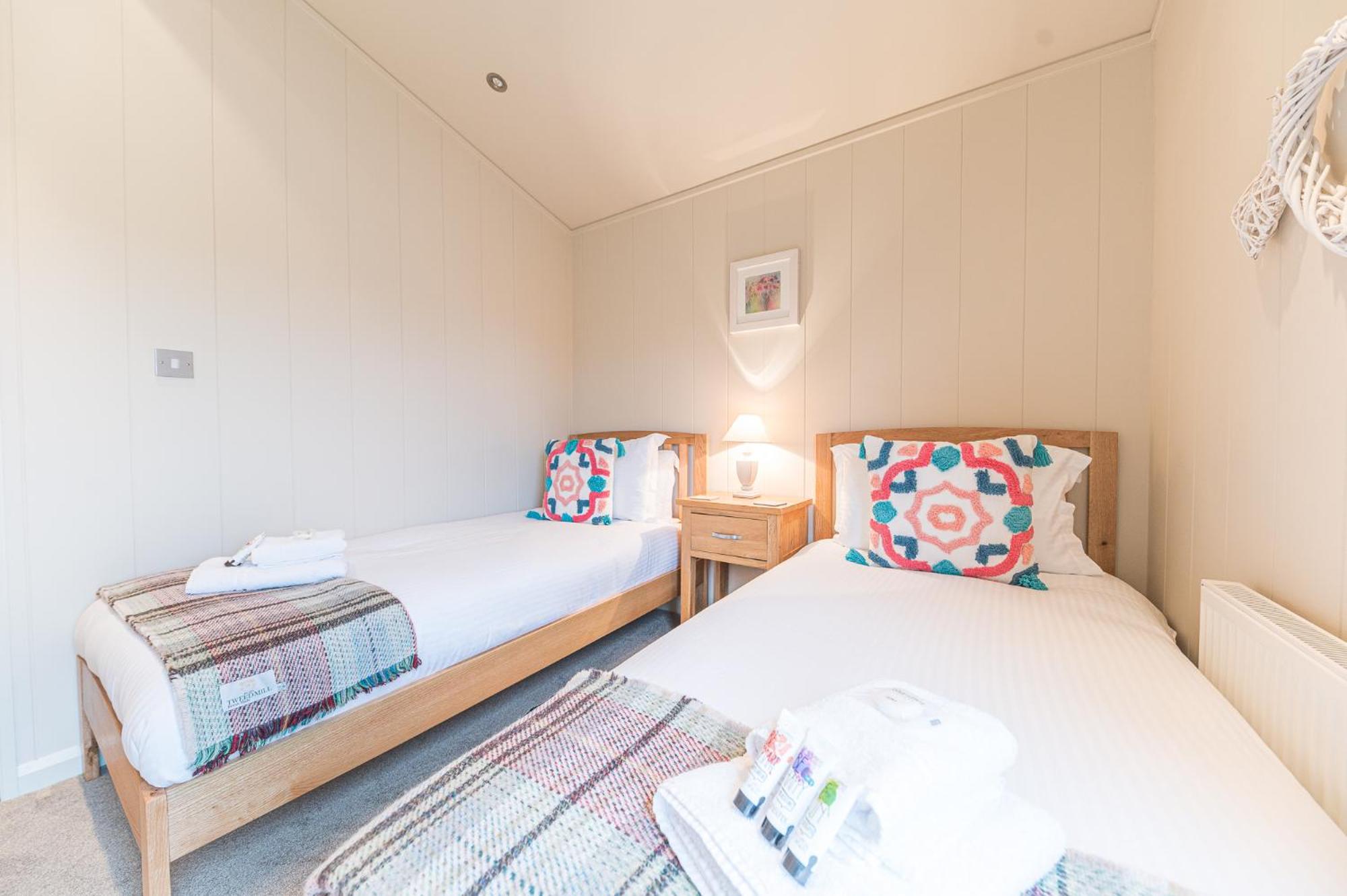 Family friendly, lovely Lakeland lodge with private parking and a patio