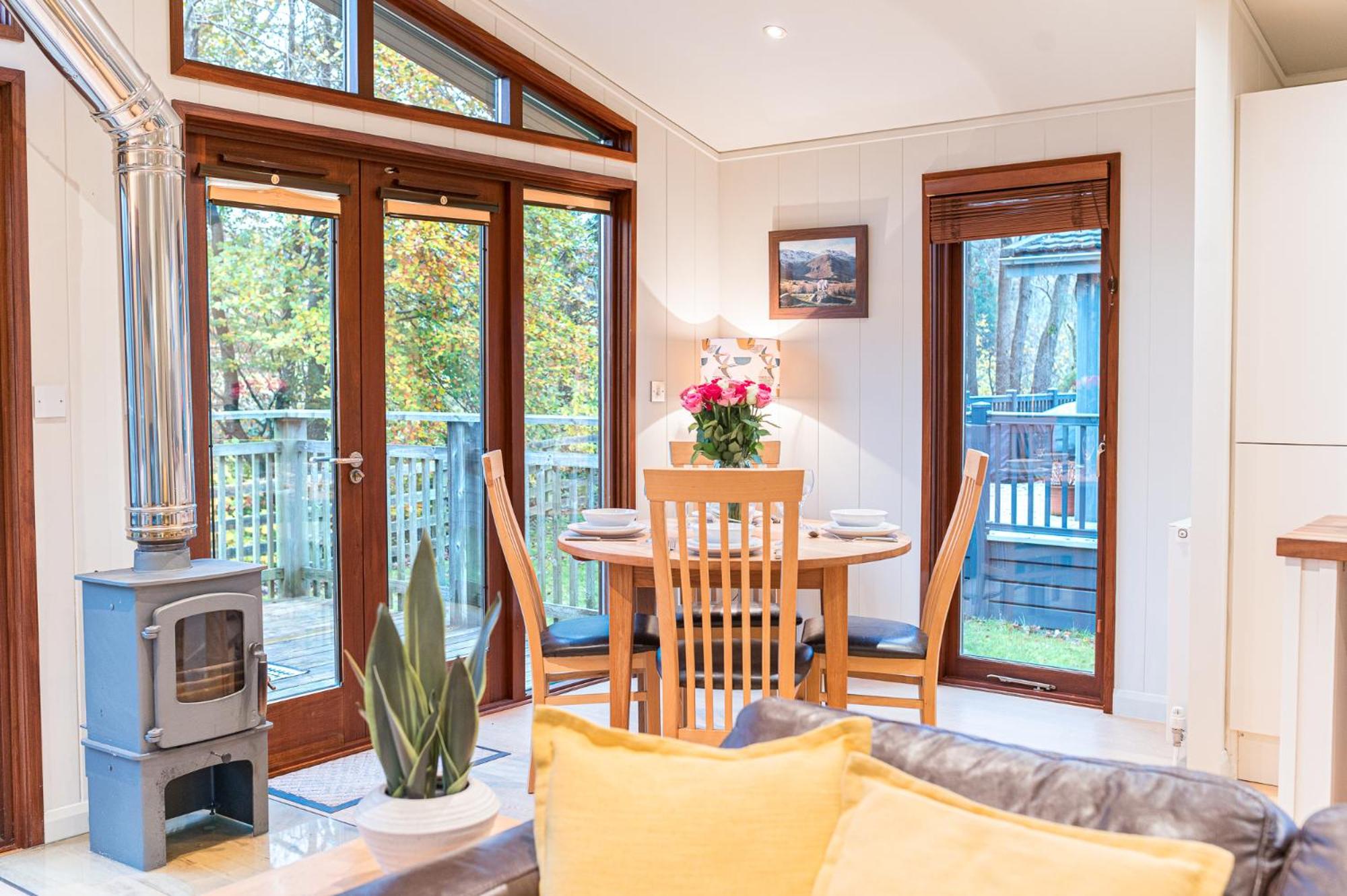 Family friendly, lovely Lakeland lodge with private parking and a patio