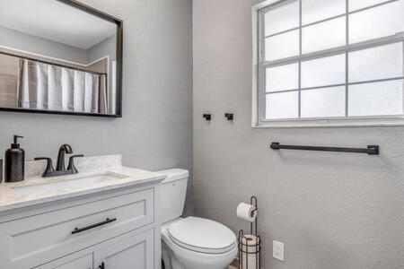 Gorgeous Pool Home - 5 Min from San Marco view 5