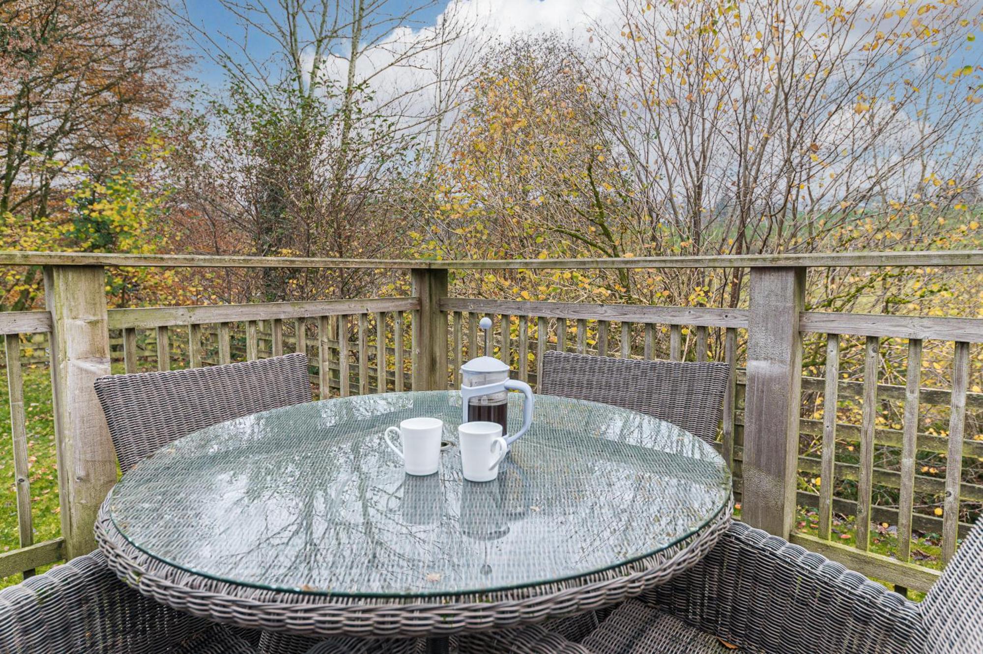 Family friendly, lovely Lakeland lodge with private parking and a patio