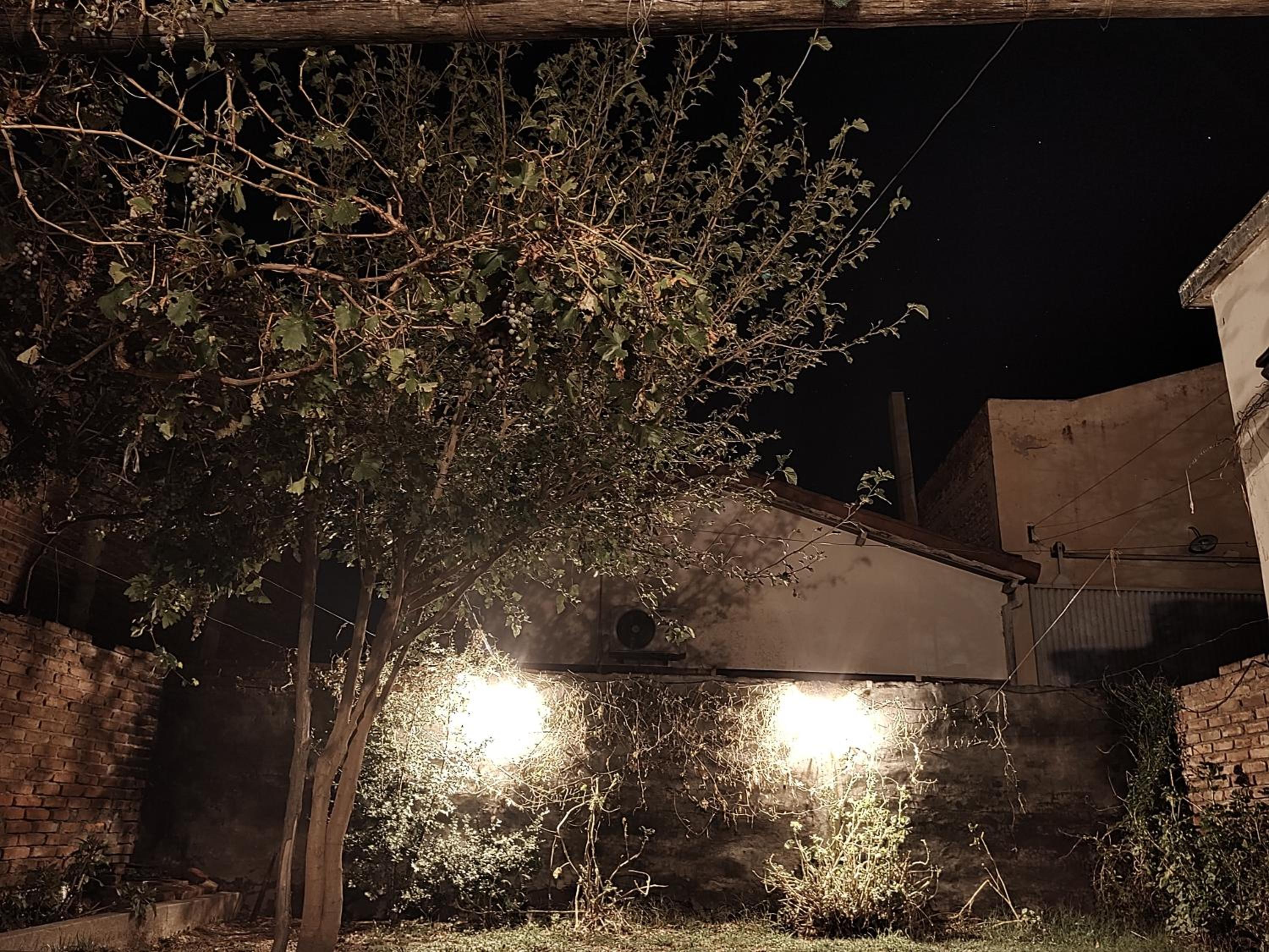 Luminosa casa con patio