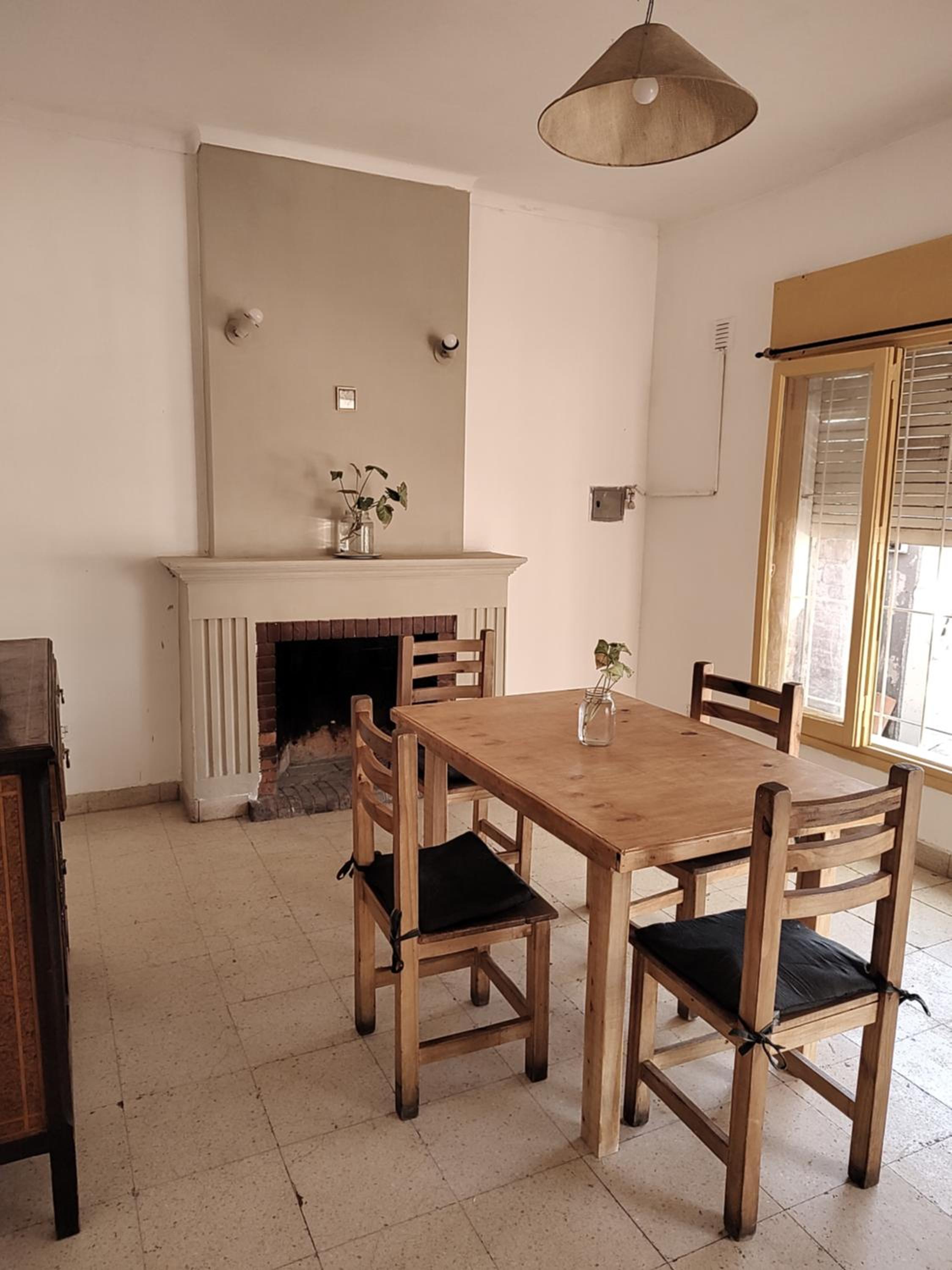 Luminosa casa con patio