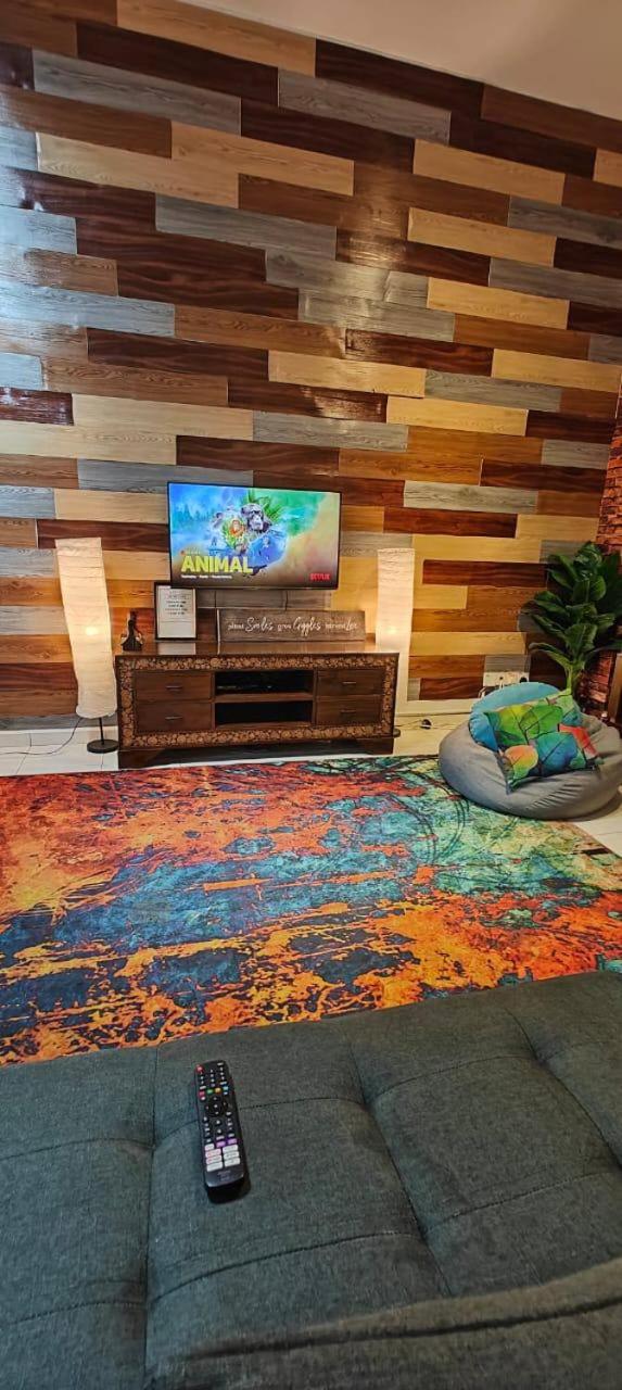 Vintage Houze, fully aircond, Wi-fi, Netflix, Coway photo 1