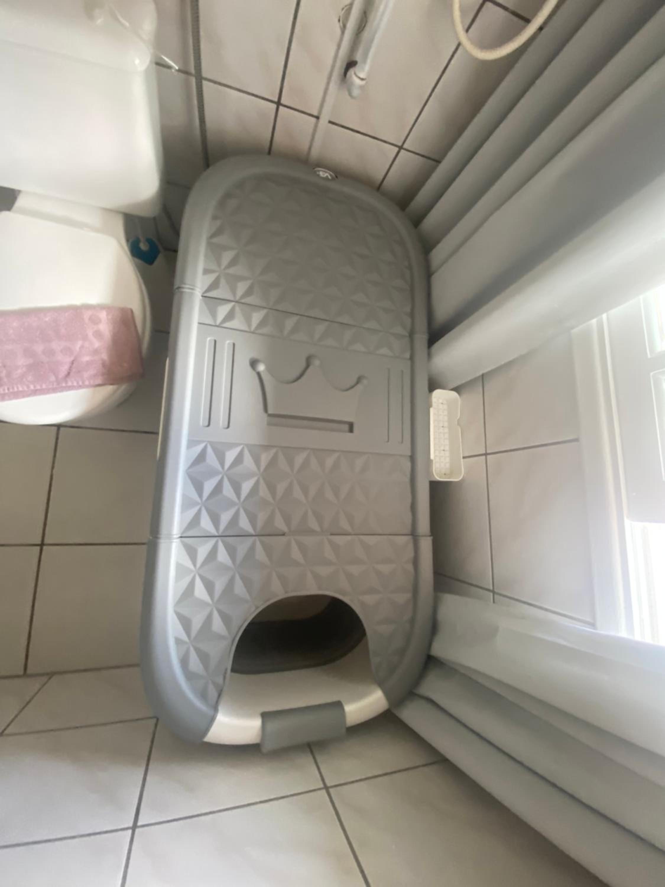 No mar, condomínio pé na areia