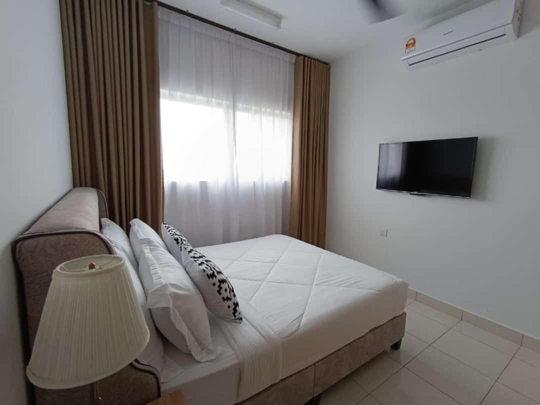 Mamaqarl Homestay near KLIA with Wi-fi and Transport