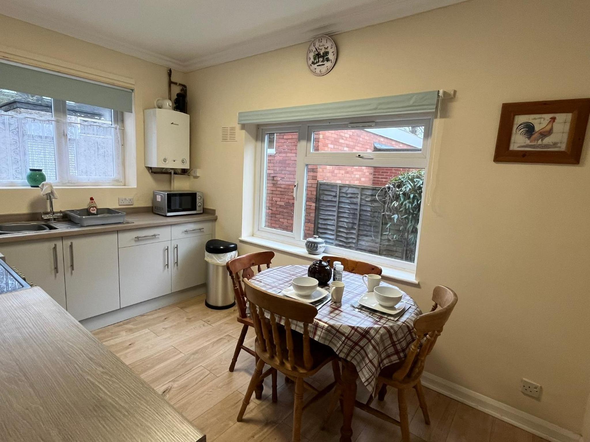 Large Ground floor apartment in the heart of Church Stretton with free parking view 3