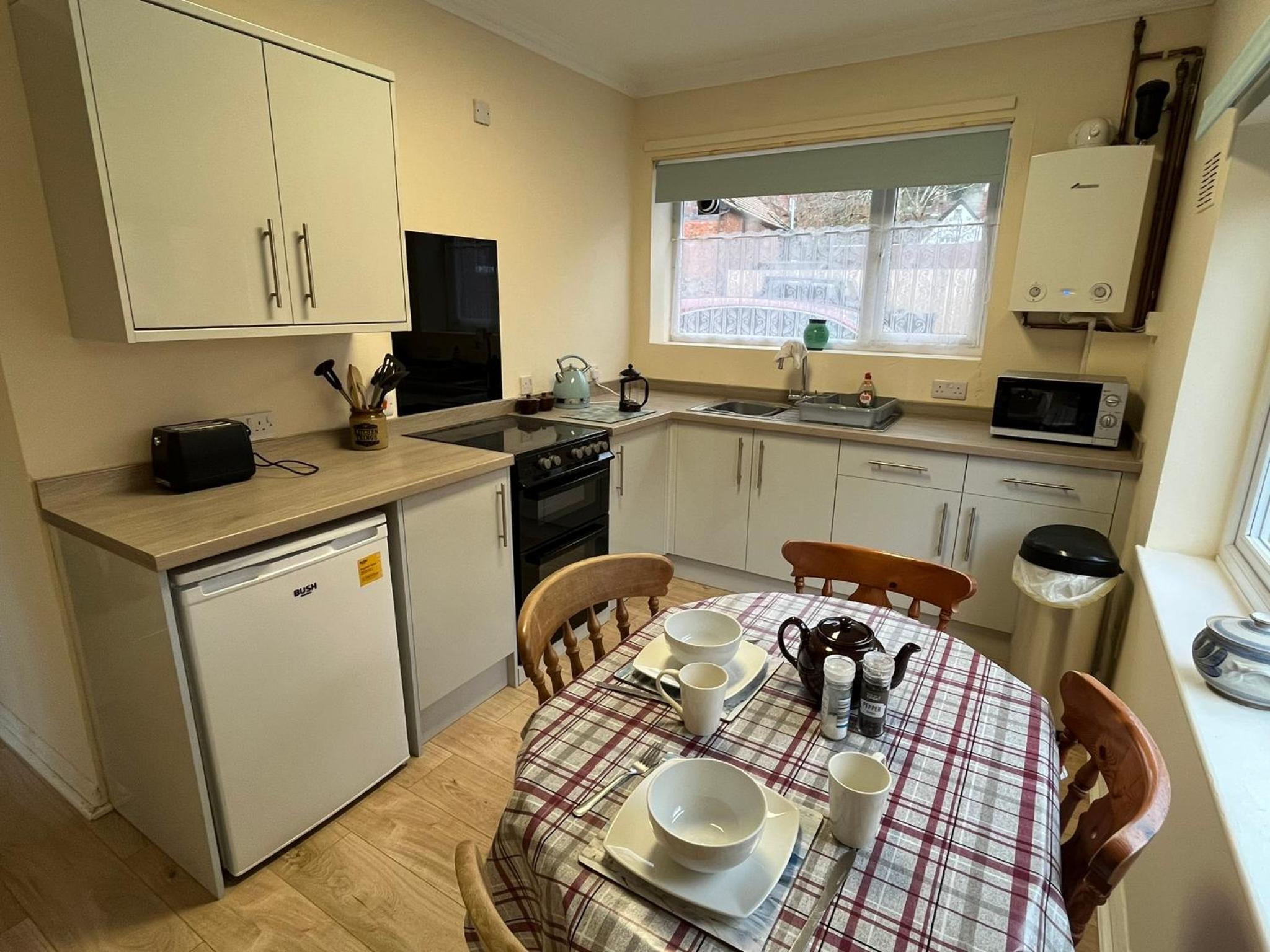 Large Ground floor apartment in the heart of Church Stretton with free parking view 2