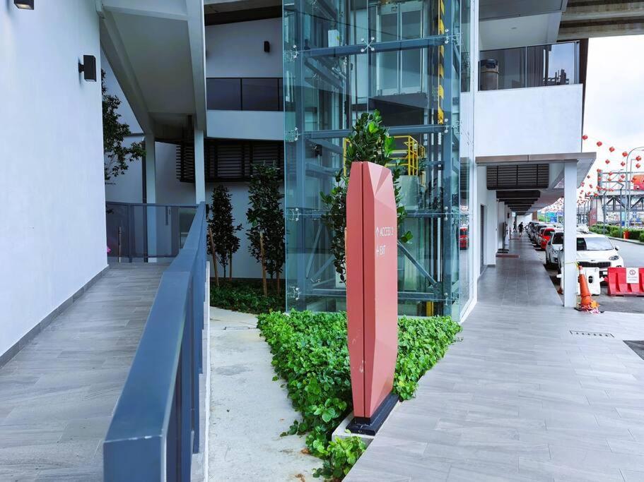 M Vertica, KL City_TRX views & 2 MRT stations away