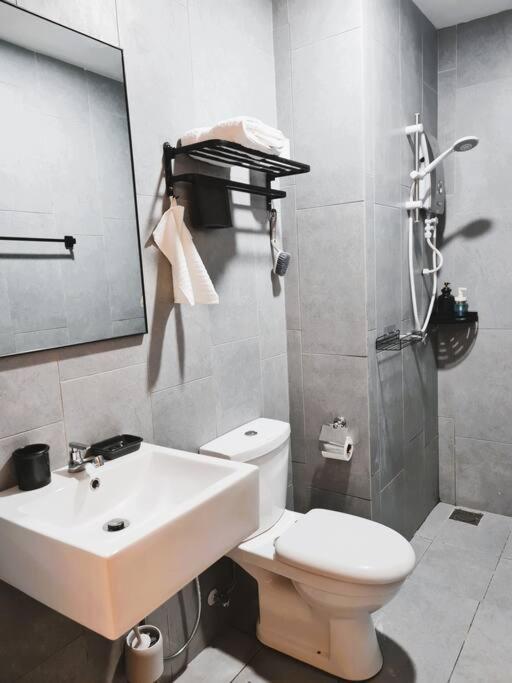 M Vertica, KL City_TRX views & 2 MRT stations away