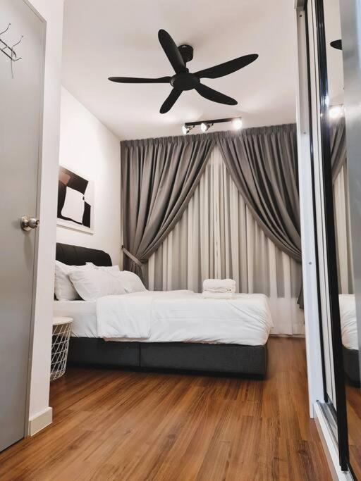 M Vertica, KL City_TRX views & 2 MRT stations away