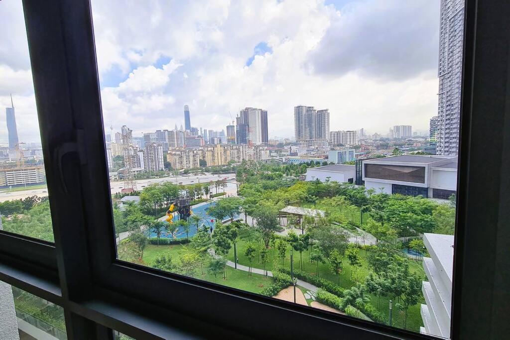 M Vertica, KL City_TRX views & 2 MRT stations away