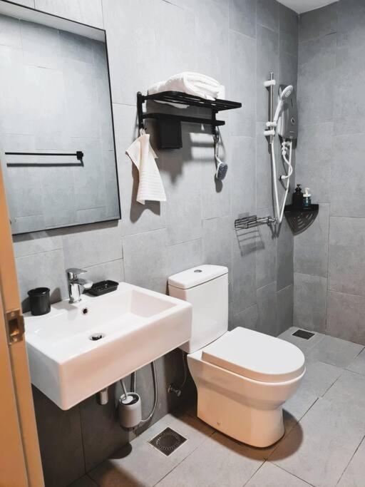 M Vertica, KL City_TRX views & 2 MRT stations away