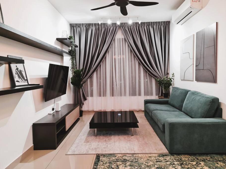 M Vertica, KL City_TRX views & 2 MRT stations away