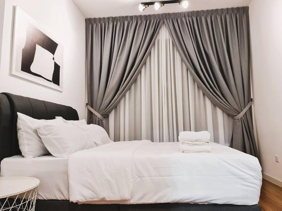 M Vertica, KL City_TRX views & 2 MRT stations away