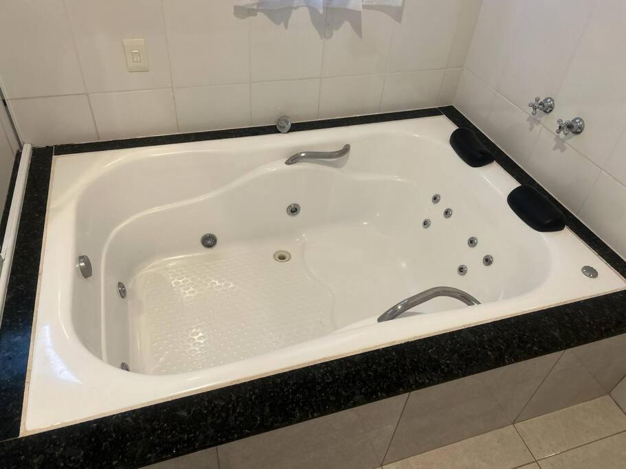 Chácara Aloés - piscina climatizada, suíte com ar cond banheira hidromassagem