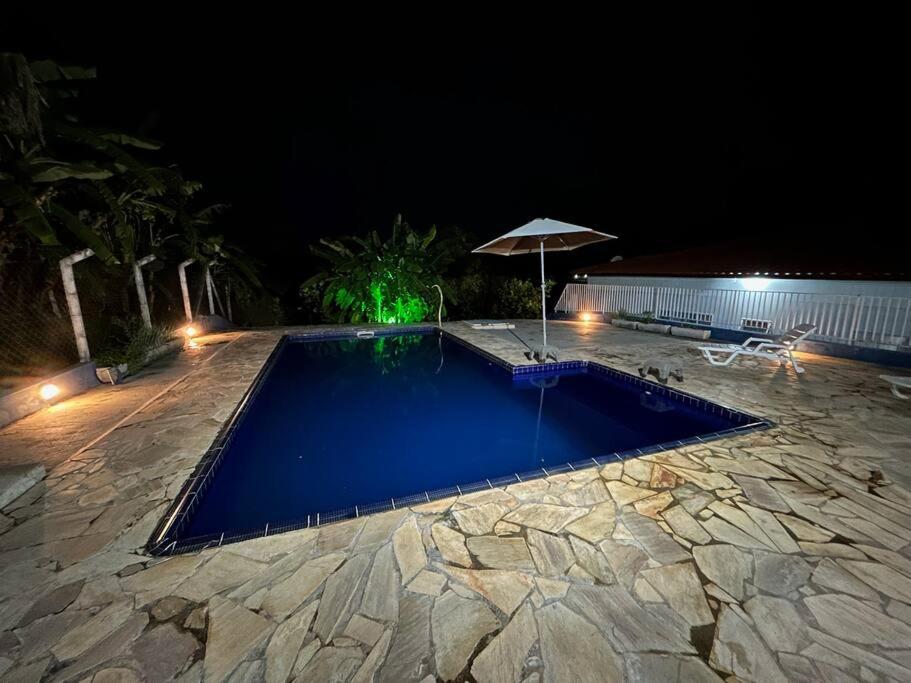 Chácara Aloés - piscina climatizada, suíte com ar cond banheira hidromassagem