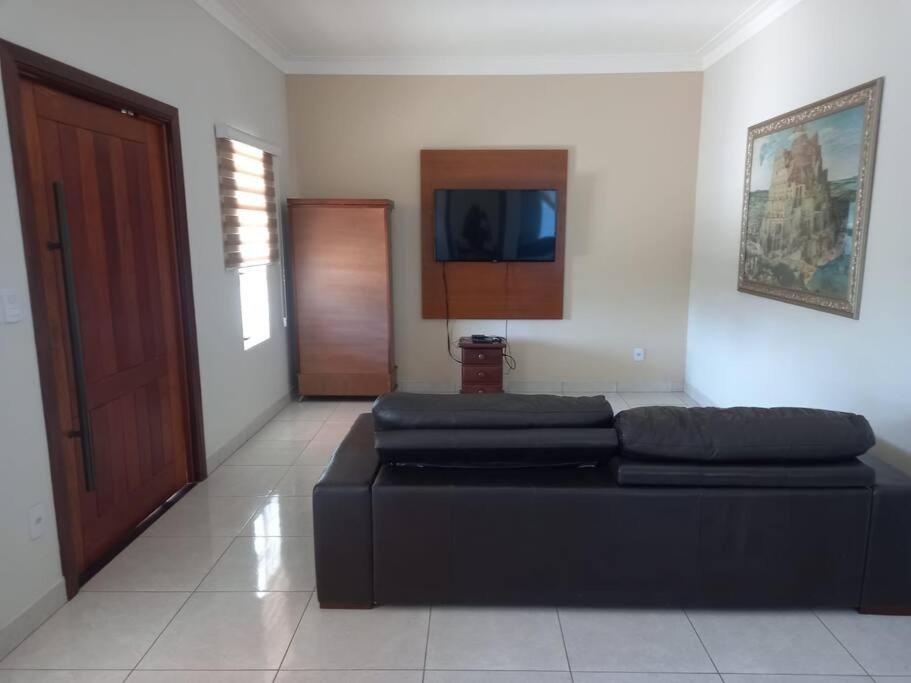 Chácara Aloés - piscina climatizada, suíte com ar cond banheira hidromassagem