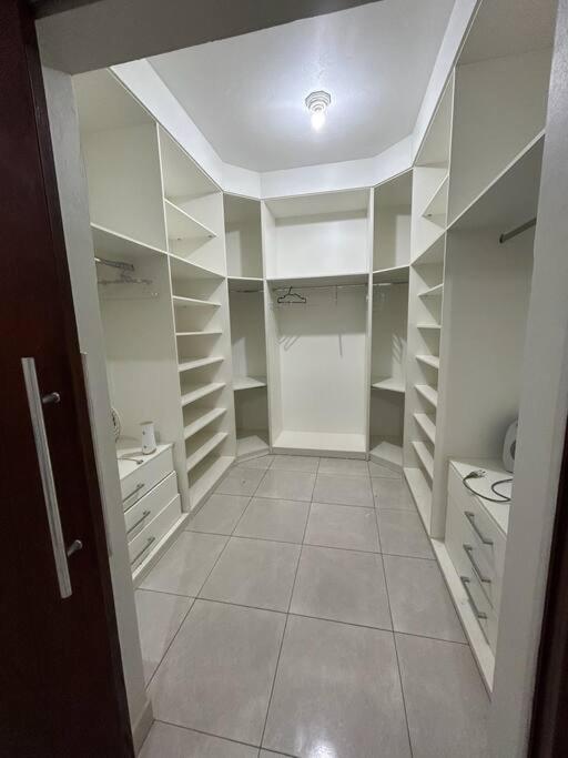 Chácara Aloés - piscina climatizada, suíte com ar cond banheira hidromassagem