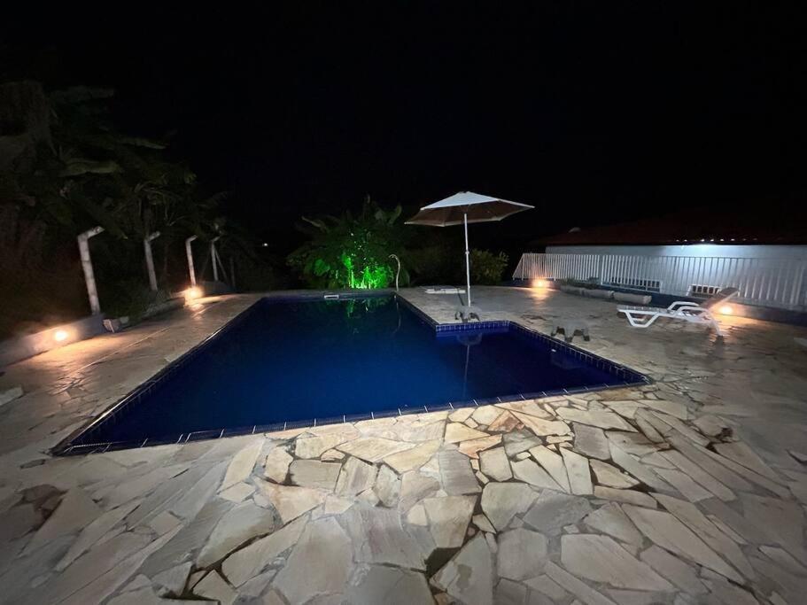 Chácara Aloés - piscina climatizada, suíte com ar cond banheira hidromassagem