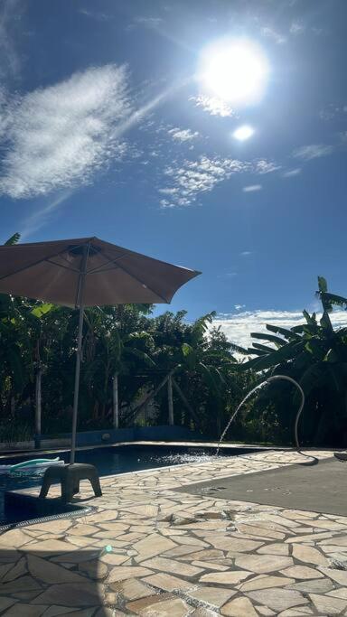Chácara Aloés - piscina climatizada, suíte com ar cond banheira hidromassagem