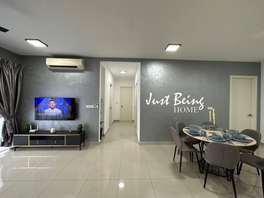 JBH Family Suite for 6pax King/Queen/Single/Sofa