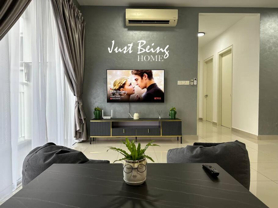 JBH Family Suite for 6pax King/Queen/Single/Sofa