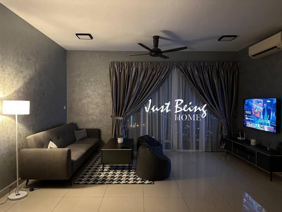 JBH Family Suite for 6pax King/Queen/Single/Sofa