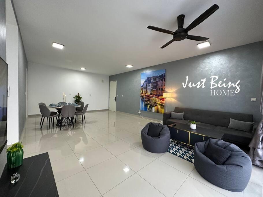JBH Family Suite for 6pax King/Queen/Single/Sofa