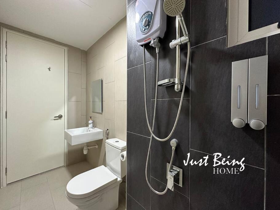 JBH Family Suite for 6pax King/Queen/Single/Sofa