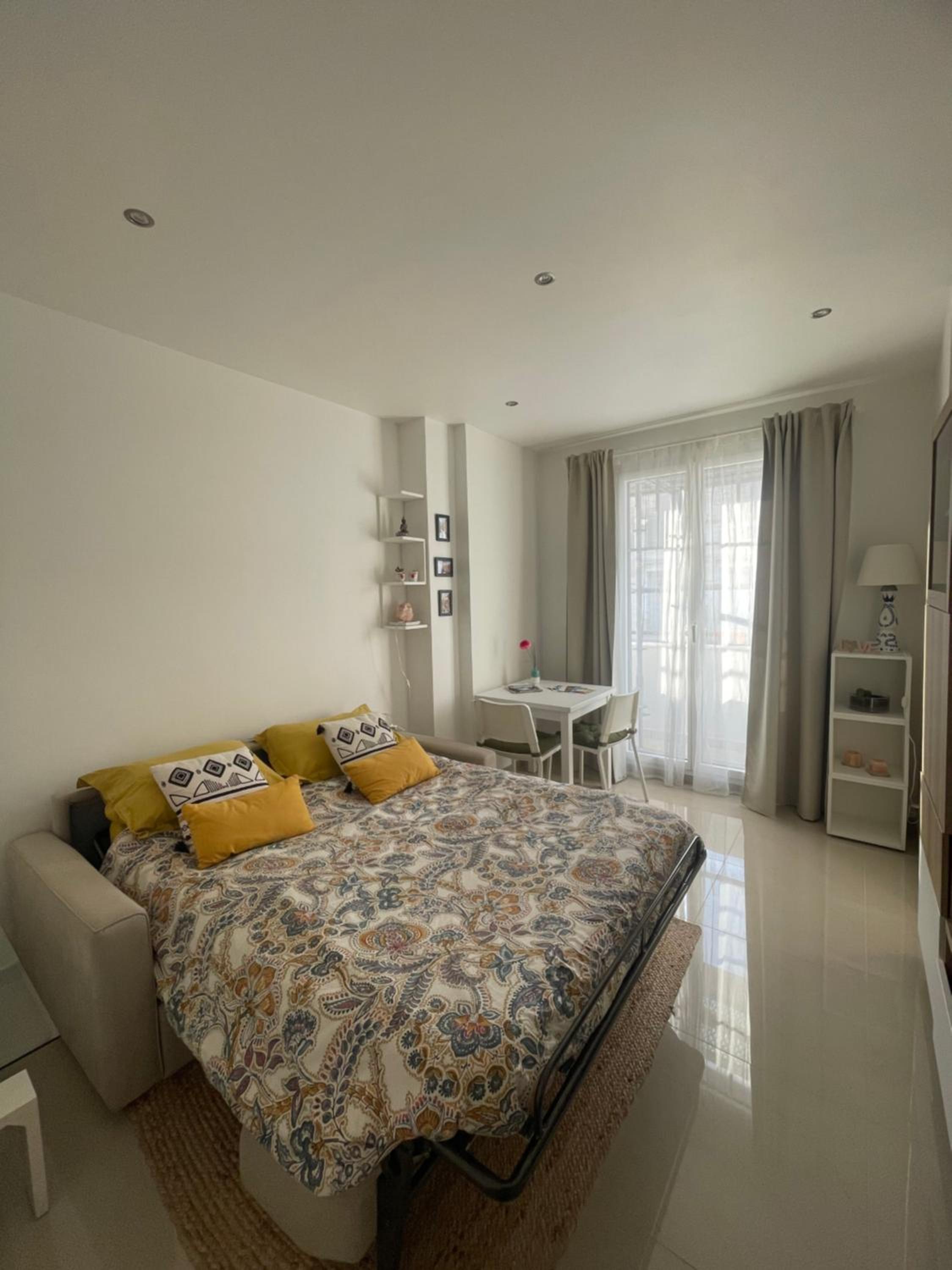 Bright apartment at Mimi’s