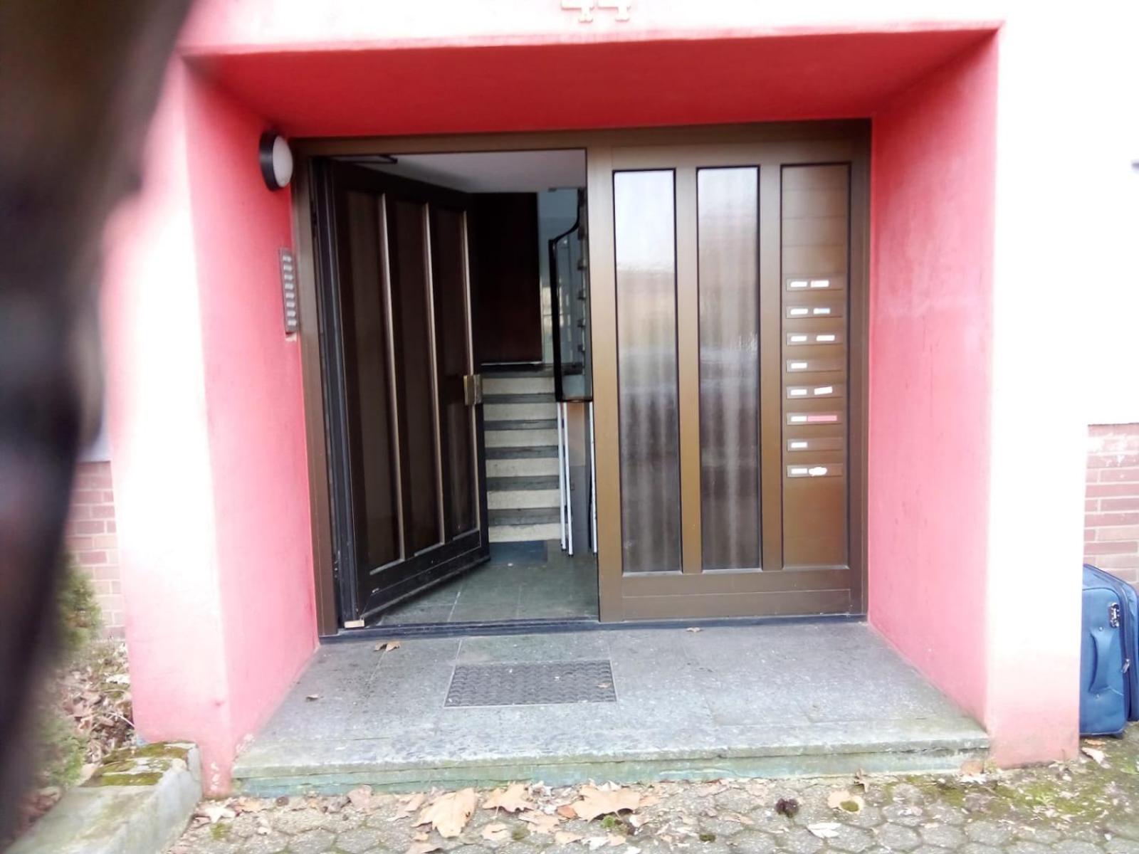 Ferienwohnung Monteurwohnung Messewohnung Duisburg Süd Grenze Düsseldorf 6 Personen