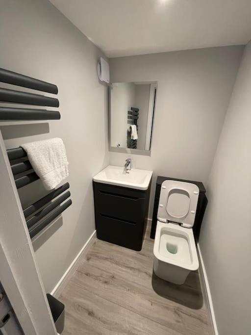 Dog friendly, Roof top hot tub, Panoramic views. view 4