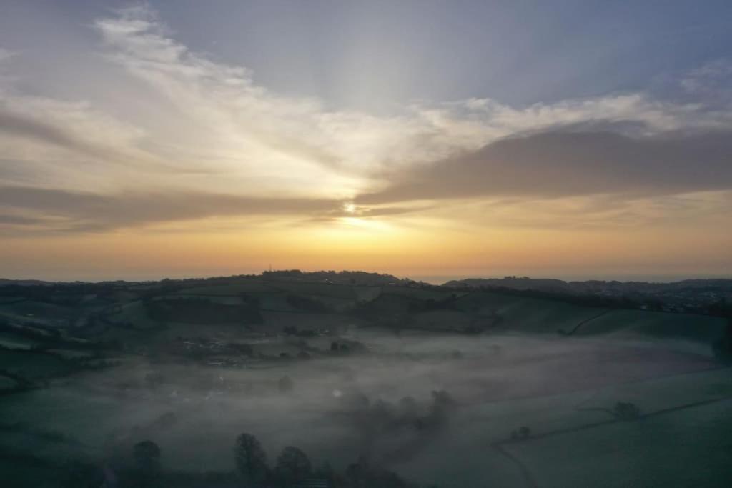 Dog friendly, Roof top hot tub, Panoramic views. view 5