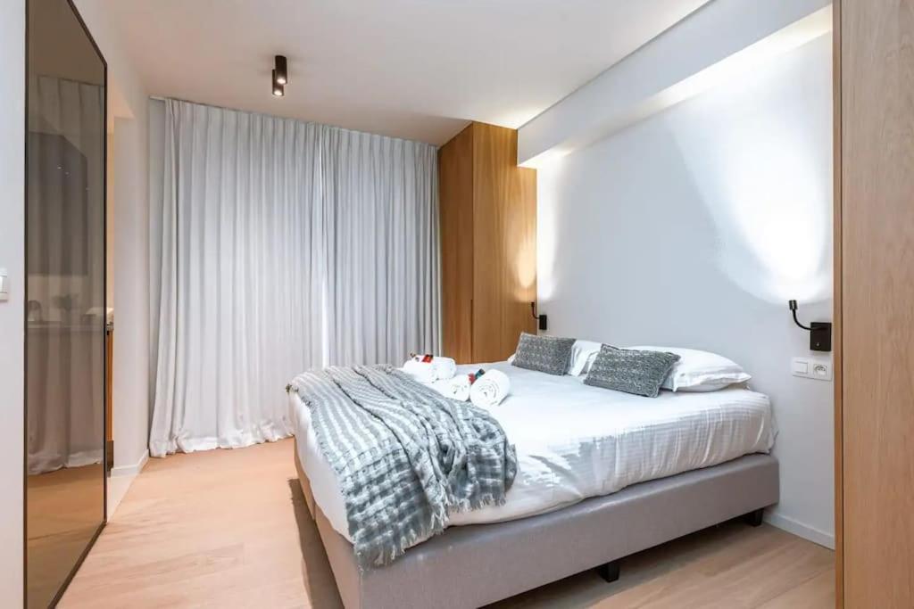 Lush 3bed/3bath penthouse w deck