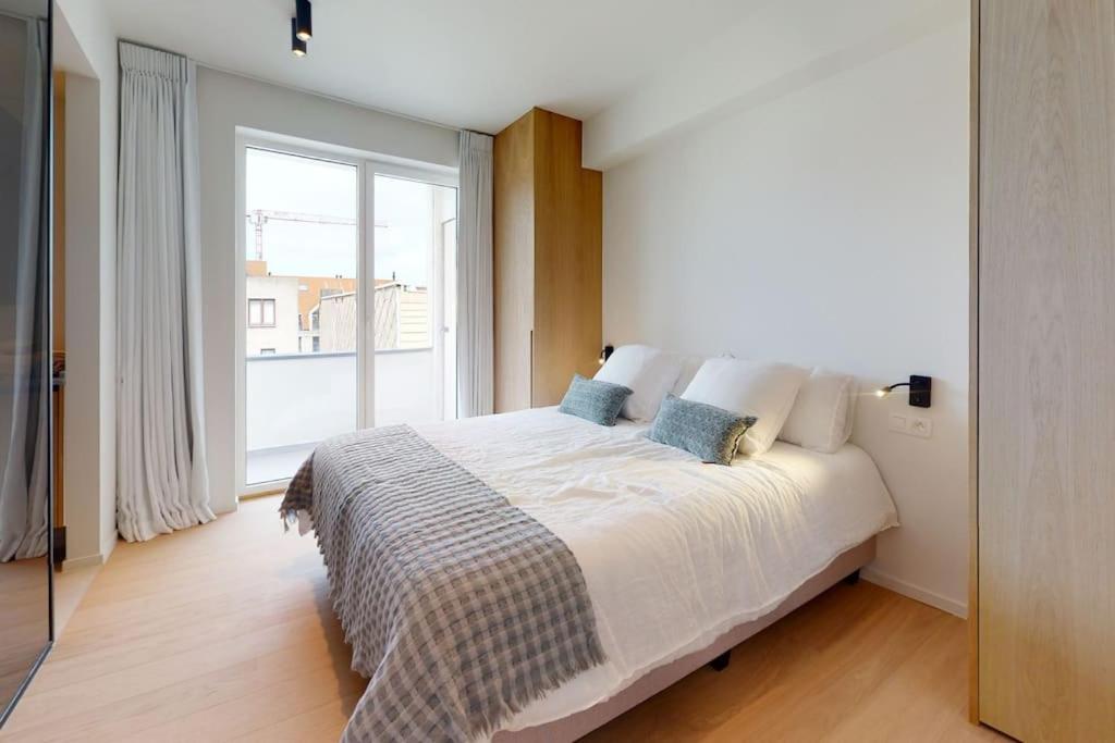 Lush 3bed/3bath penthouse w deck